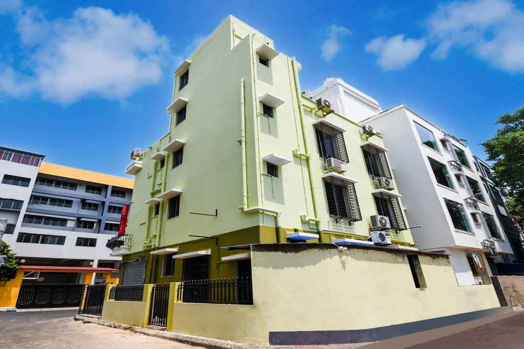 Hotel O Shivam Regency Near Acropolis Mall