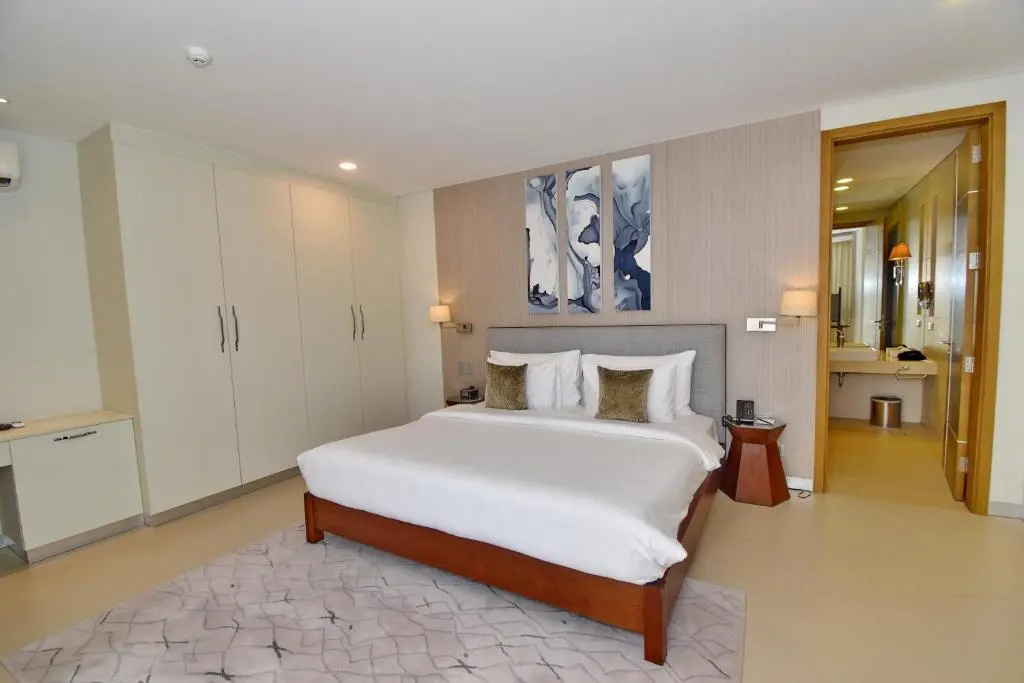 3 Bedrooms Premier Suite with sea view