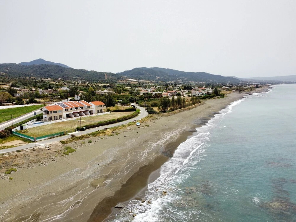 Phaedrus Living Beachfront Villa Mare