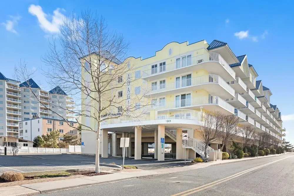 Adagio 302 Modern 2BR Condo With Ocean Views