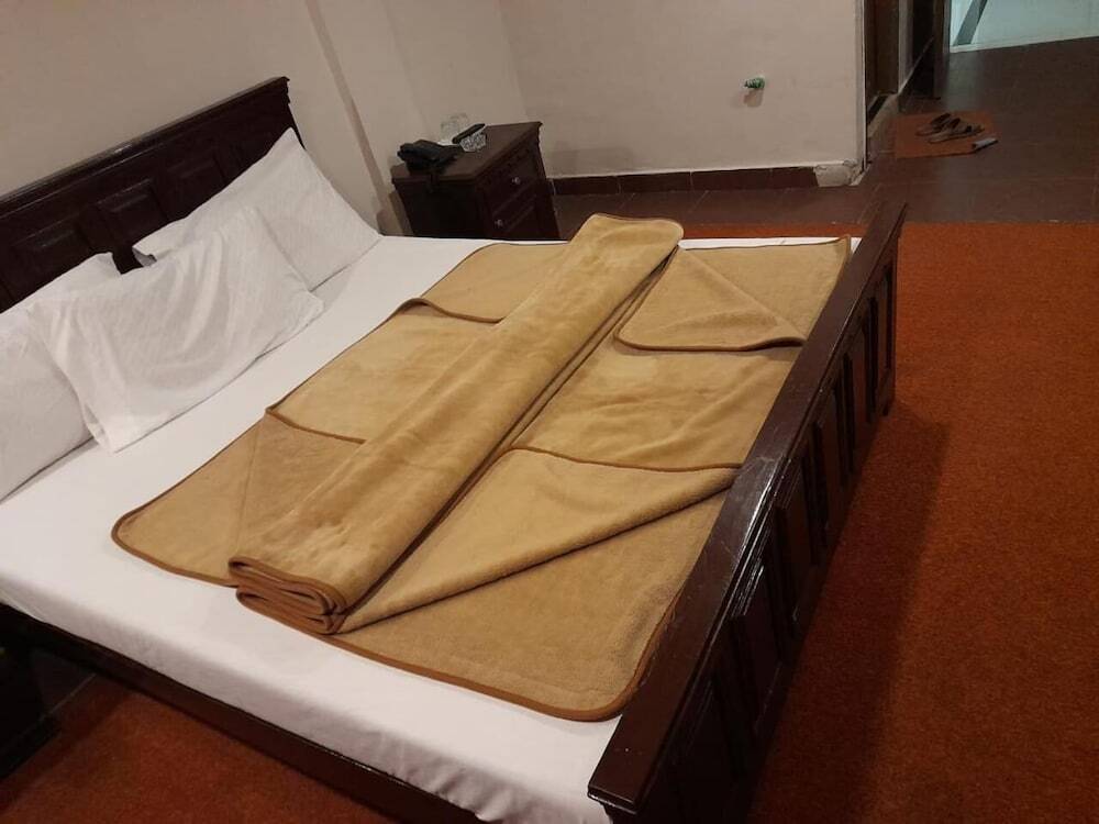 Burj Al-Hateem Hotel by null