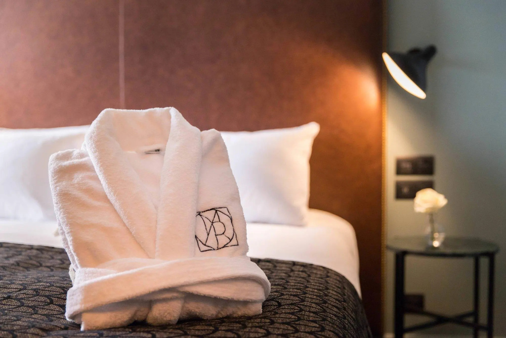 1 Bedroom Deluxe Double Suite Cathedral view (full double bed)