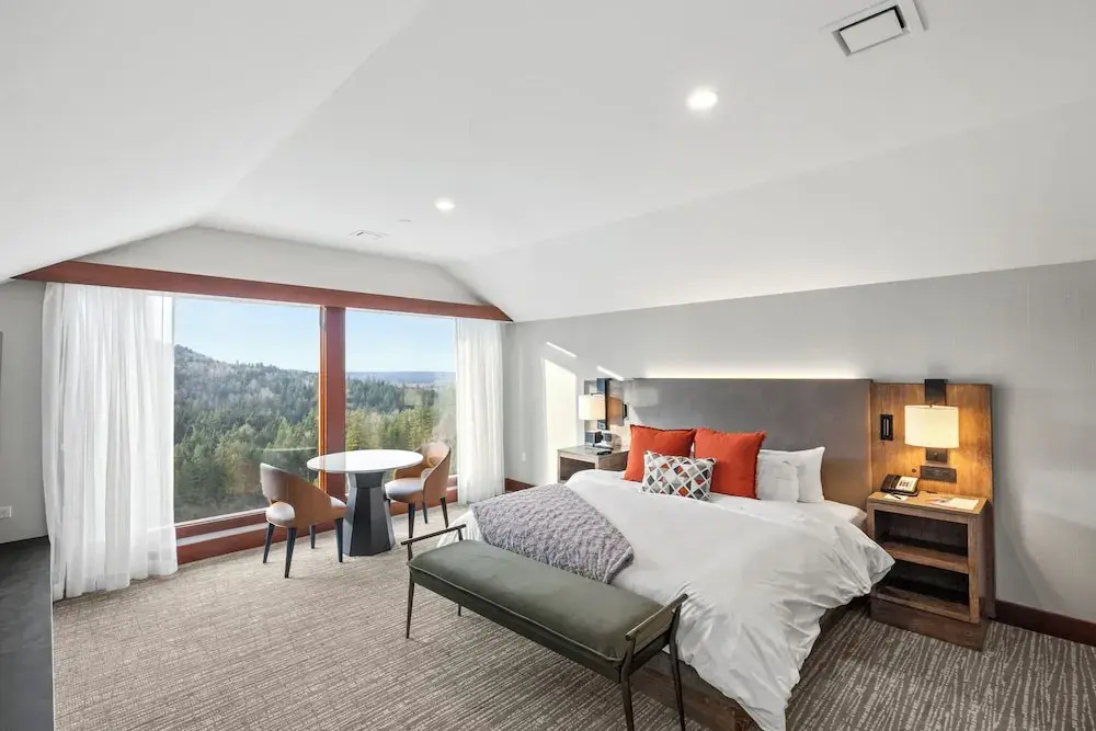 Deluxe Suite