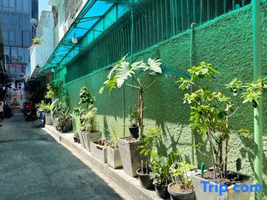 5-Min Walk to MRT Sirikit & QSNCC | 2-Floor House