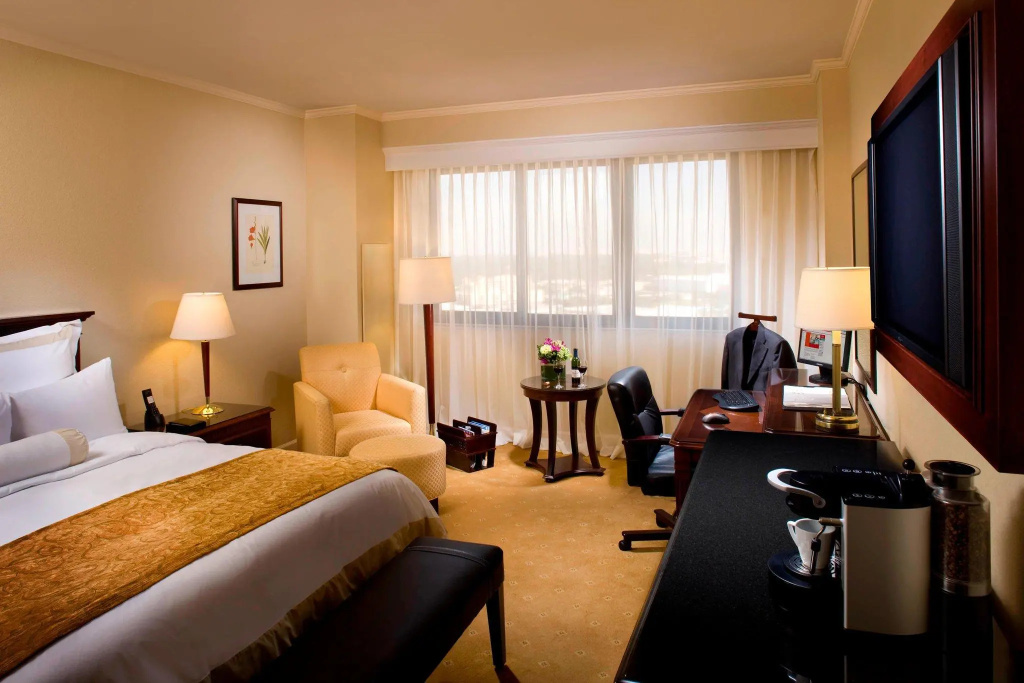 Standard Double room with city view (full double bed)