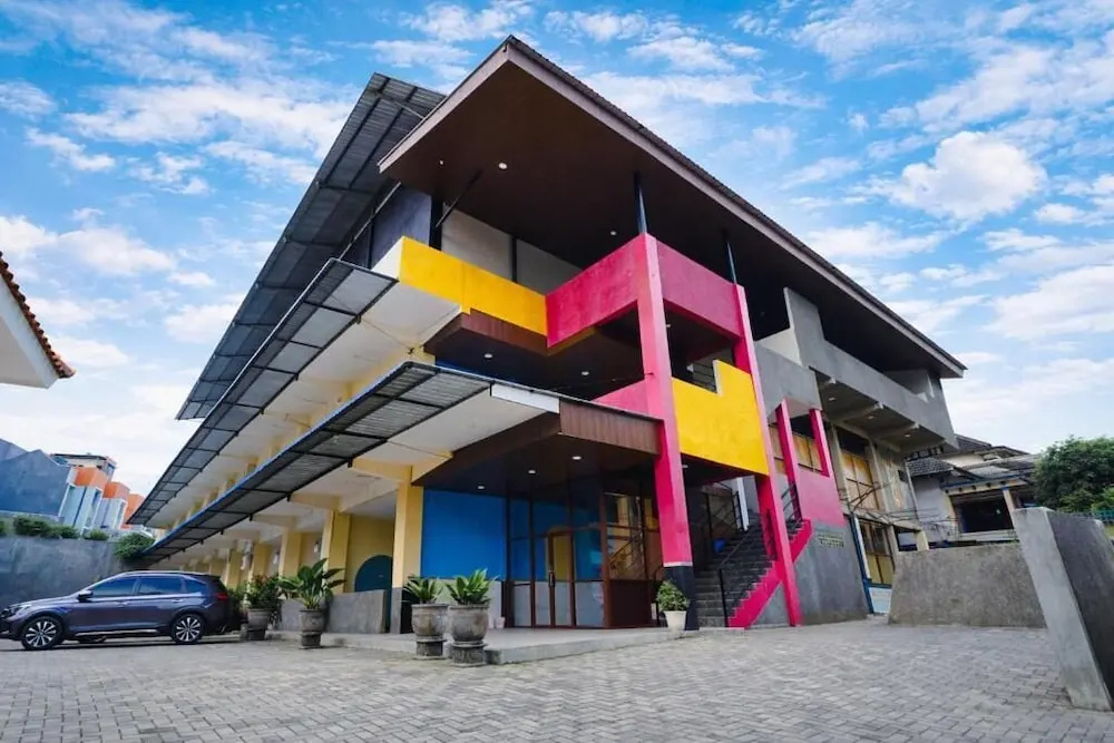 Tripletree Kenaro Hotel in Malang