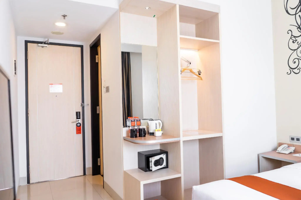 Sparks Odeon Sukabumi - Artotel Curated - фото 40