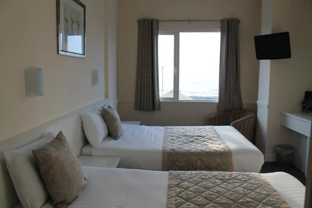 Standard Triple room with sea view
