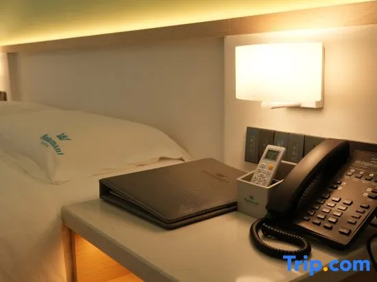Deluxe Double room (full double bed)