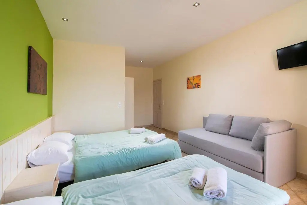 Economy room
