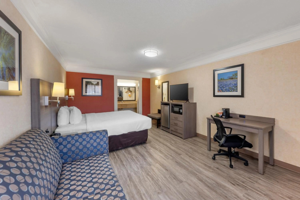 Quality Inn Near Lake Marble Falls — 4