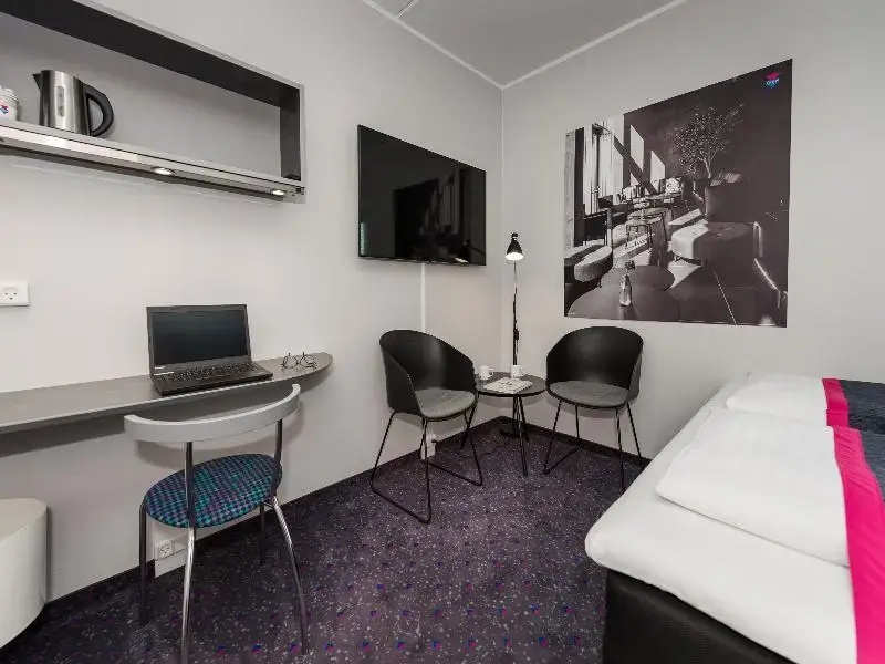Deluxe Double room (full double bed)