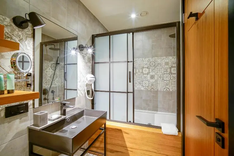 Superior Double room with balcony and with sea view (full double bed)