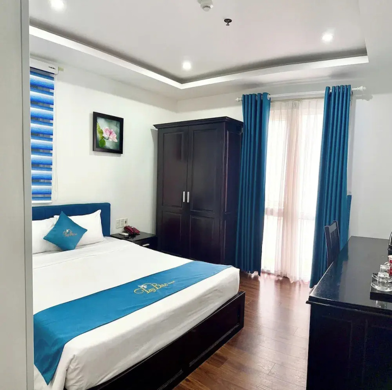 Standard Double room with city view (full double bed)