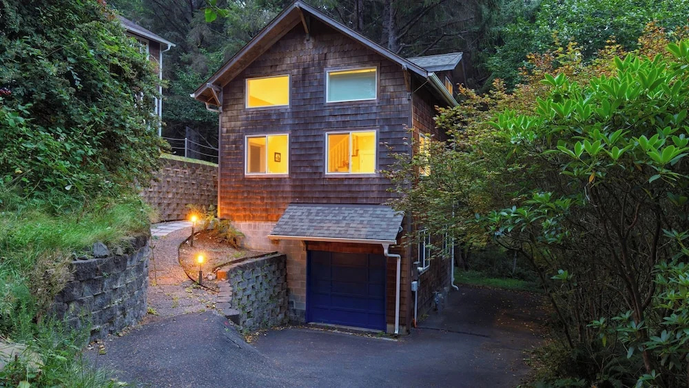 Cozy Cannon Beach Home Near Haystack Rock & Downtown Steps From the Sea by Avantstay
