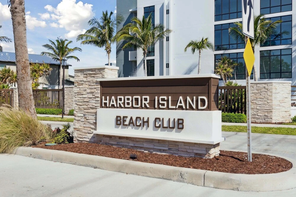 435 Strand Dr