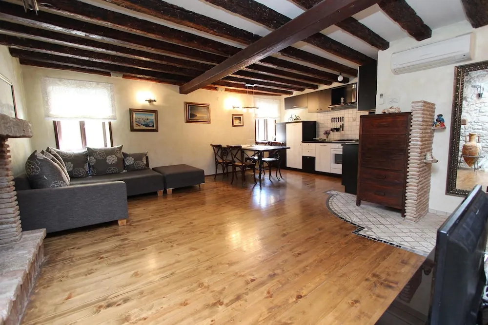 2 Bedrooms Apartment with balcony