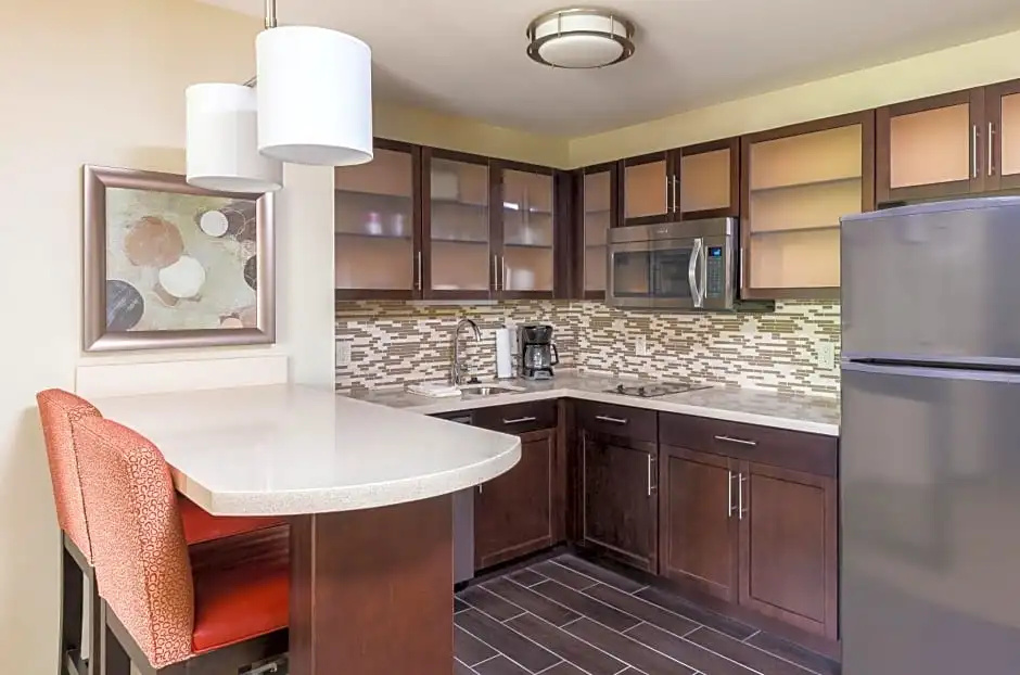 Staybridge Suites Canton by IHG - Chambres