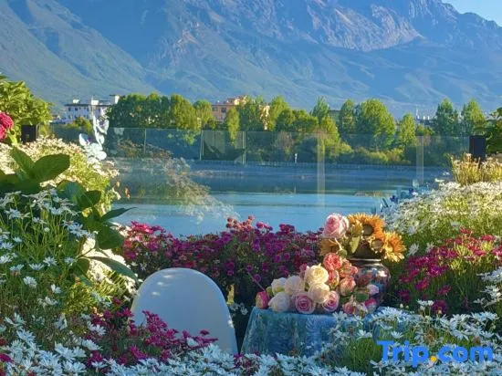 Xinzhicheng · CENGLIN Snow Mountain View Smart Audio & Video Holiday Homestay (Sanyi Airport )