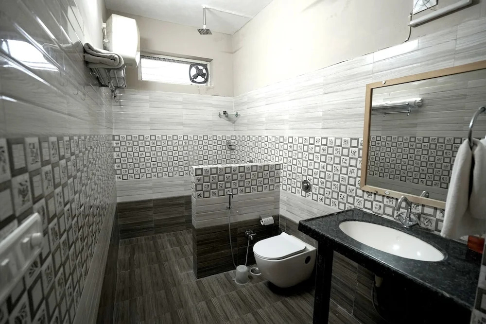 Deluxe Double room (full double bed)