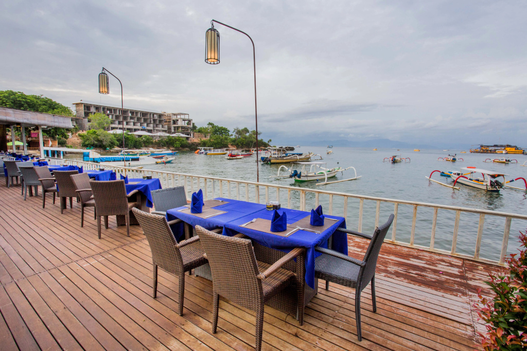 Beach & Waterfront