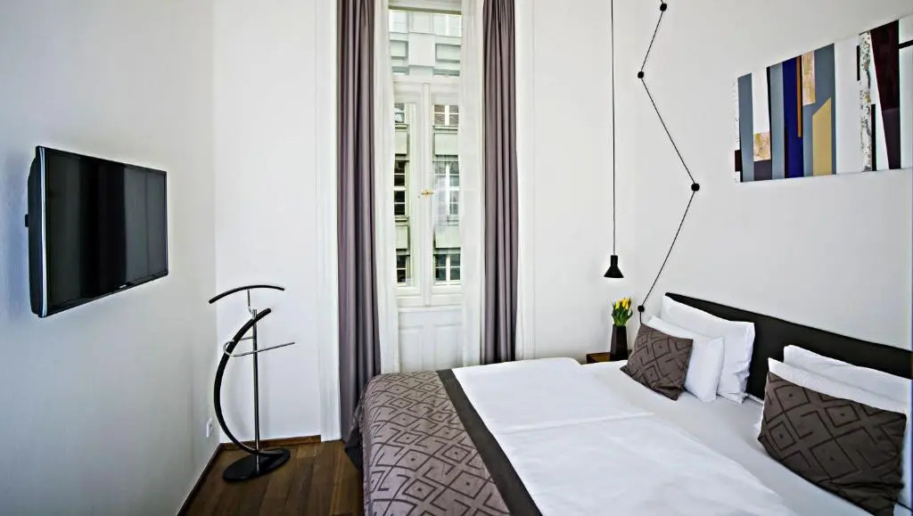 Golden Crown Hotel - Chambres
