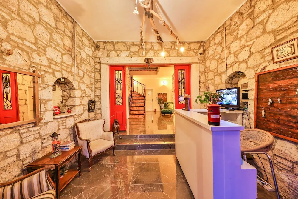 Lobby & Reception