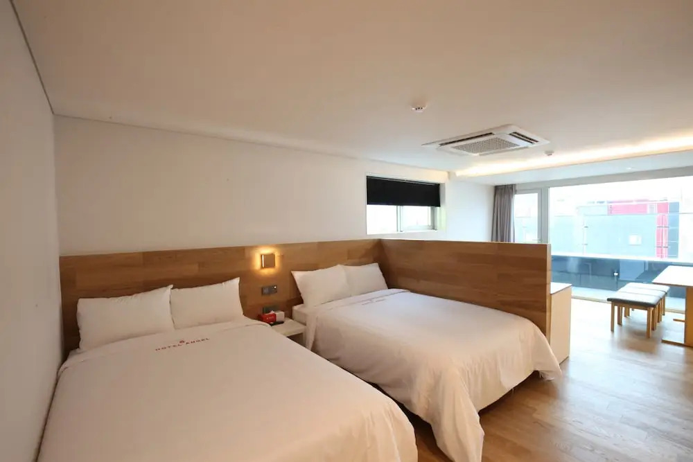 皇室四房套房，帶有城市景觀，雙床