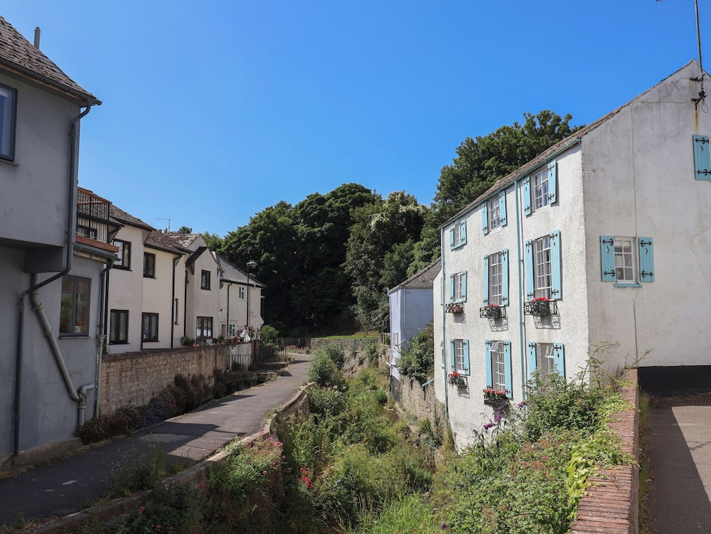 1 Mill Green Court
