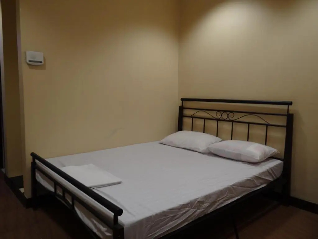 Deluxe Double room (full double bed)