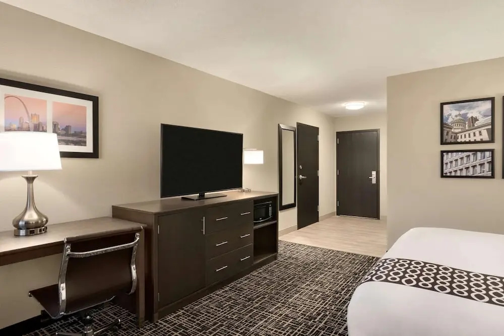 La Quinta Inn & Suites by Wyndham St Louis Route 66 - Chambres