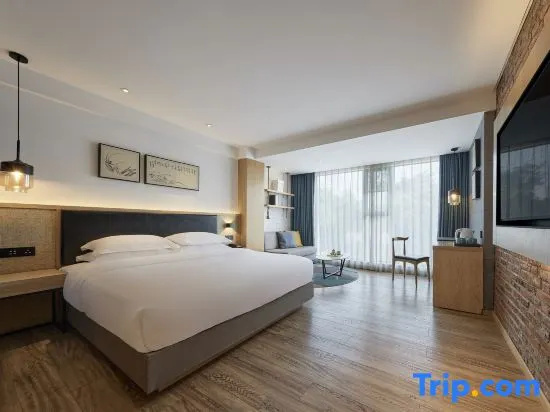 Deluxe Double room (full double bed)