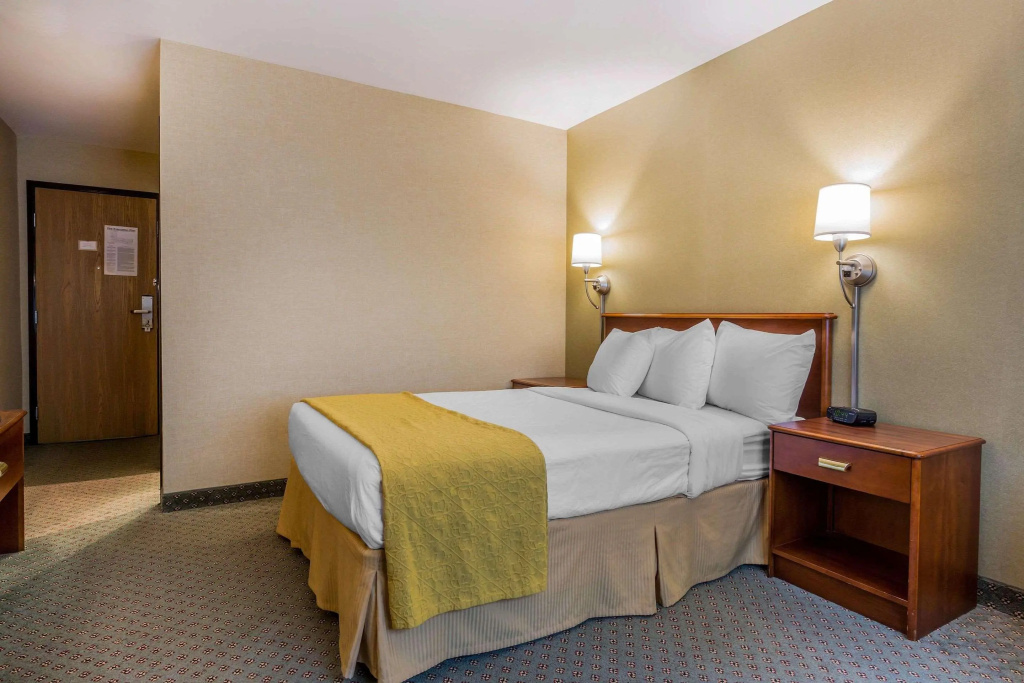 Quality Inn Hyde Park Poughkeepsie North — 4