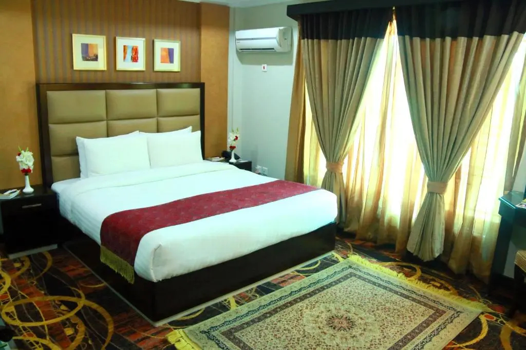 Double Suite full double bed