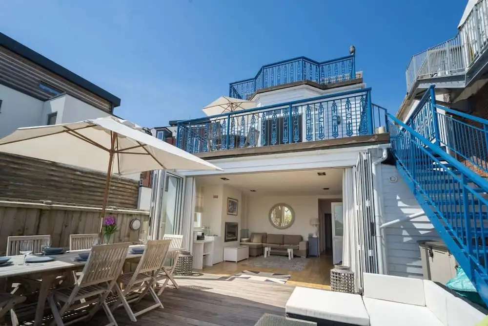The Cottage 4 bed Waterfront Pontoon sea Views