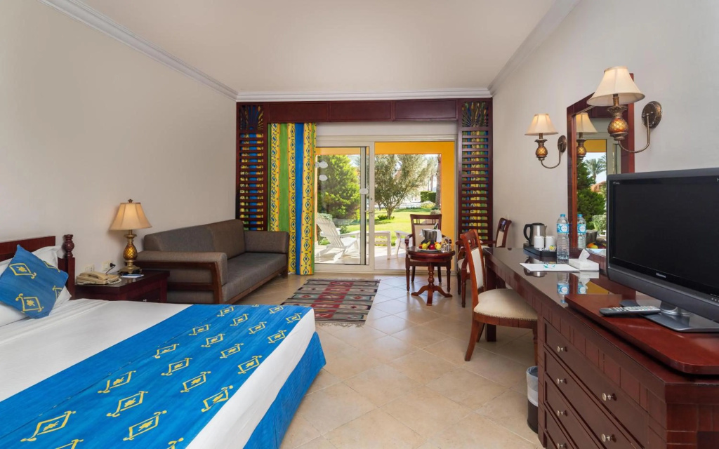 Sentido Caribbean world soma Bay: Guest room with a bed, sitting area, TV and sliding doors to an outdoor seating area.