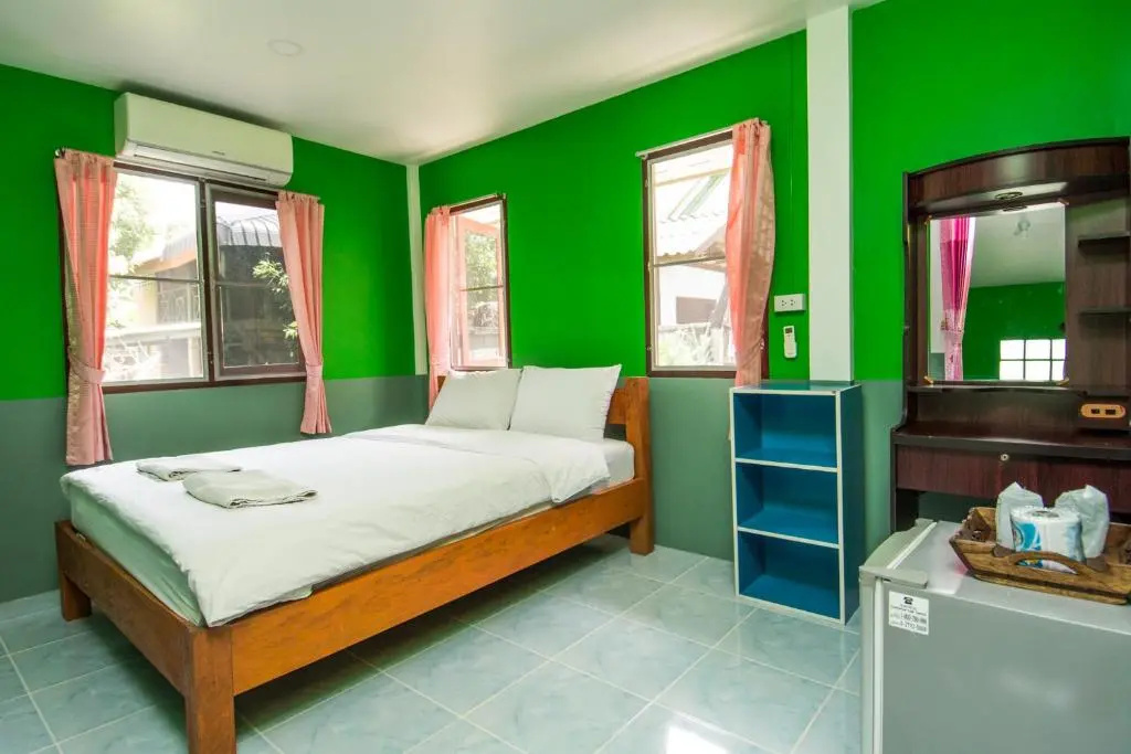 Sarm Mork Guesthouse - Chambres