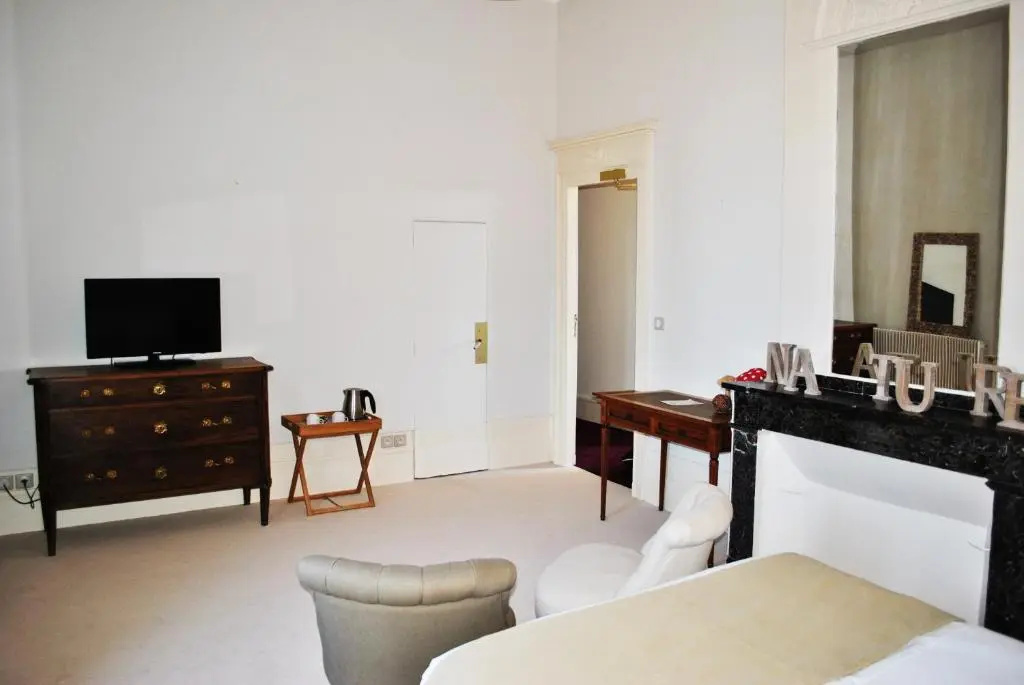 Deluxe Double room with courtyard view (full double bed)