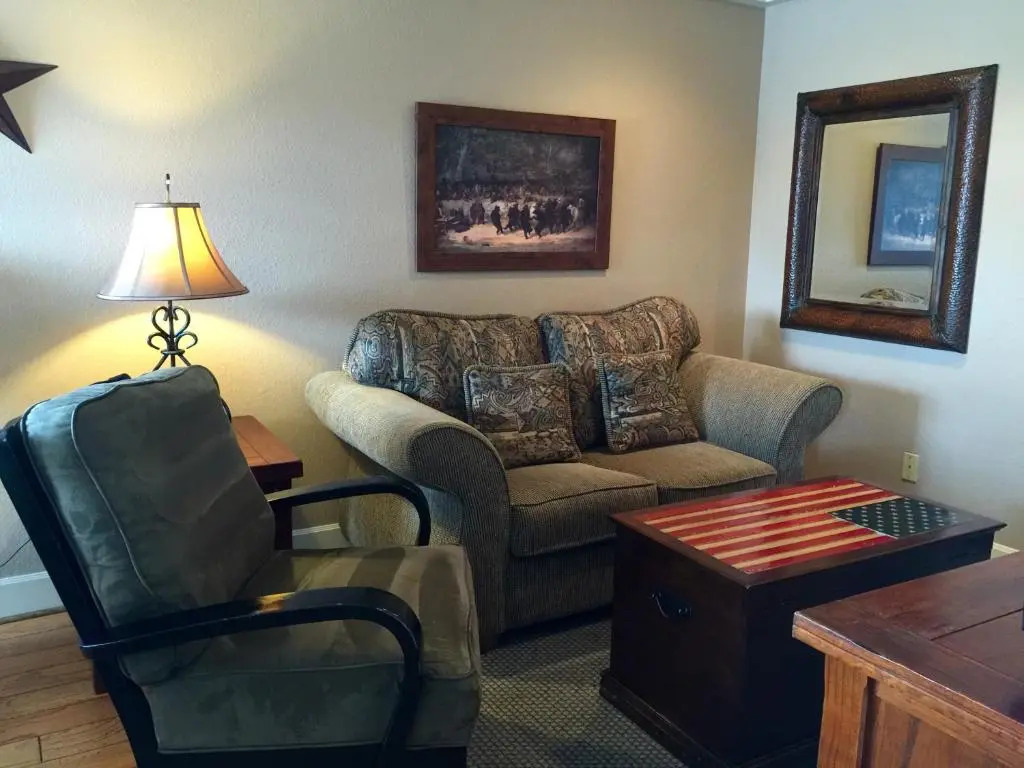 Double Suite full double bed