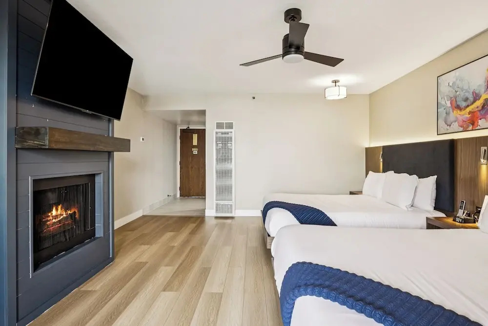 Premium Quadruple room with balcony and with partial view