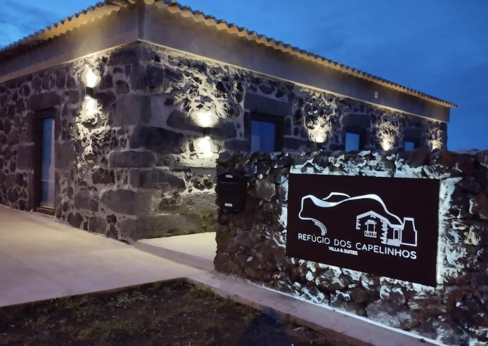 Refúgio dos Capelinhos Villa & Suites