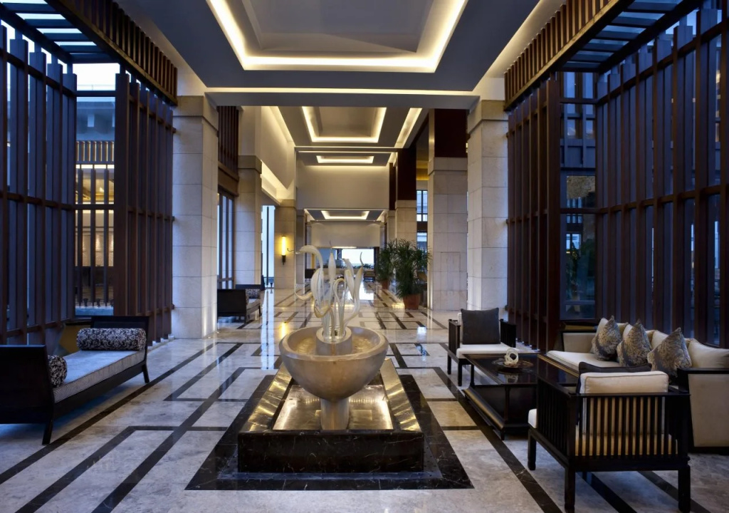 Lobby & Reception