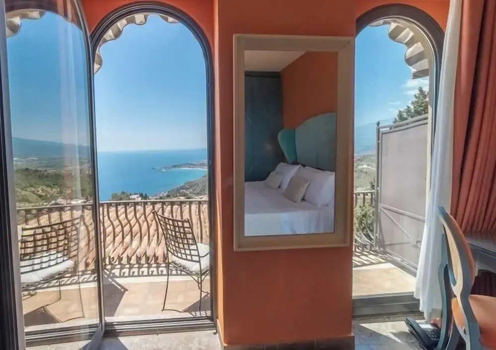 1 Bedroom Superior Double room with view (full double bed)