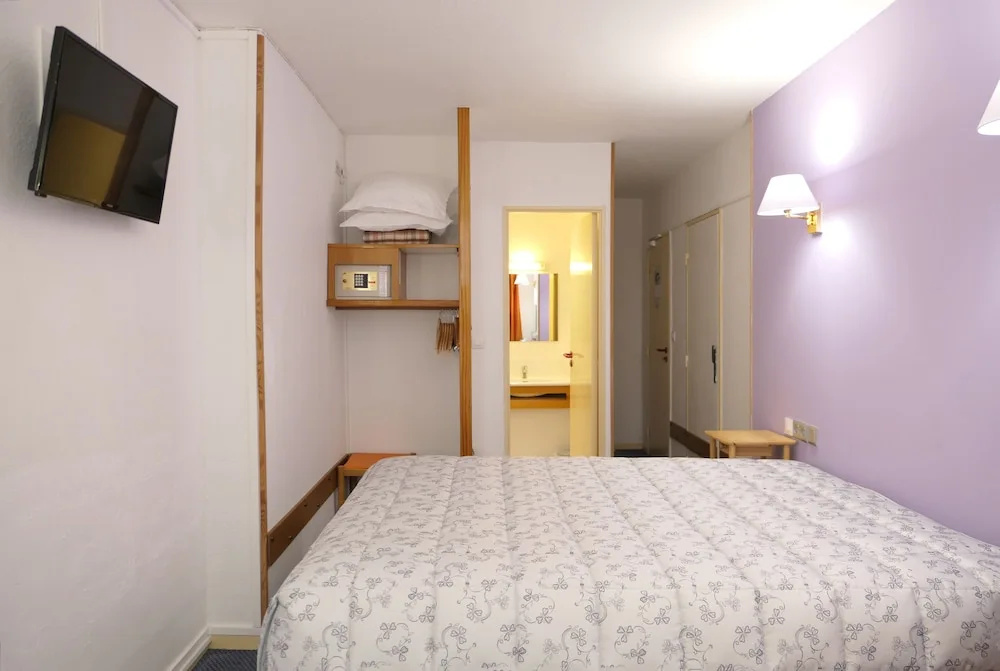 Classic Double room (full double bed)