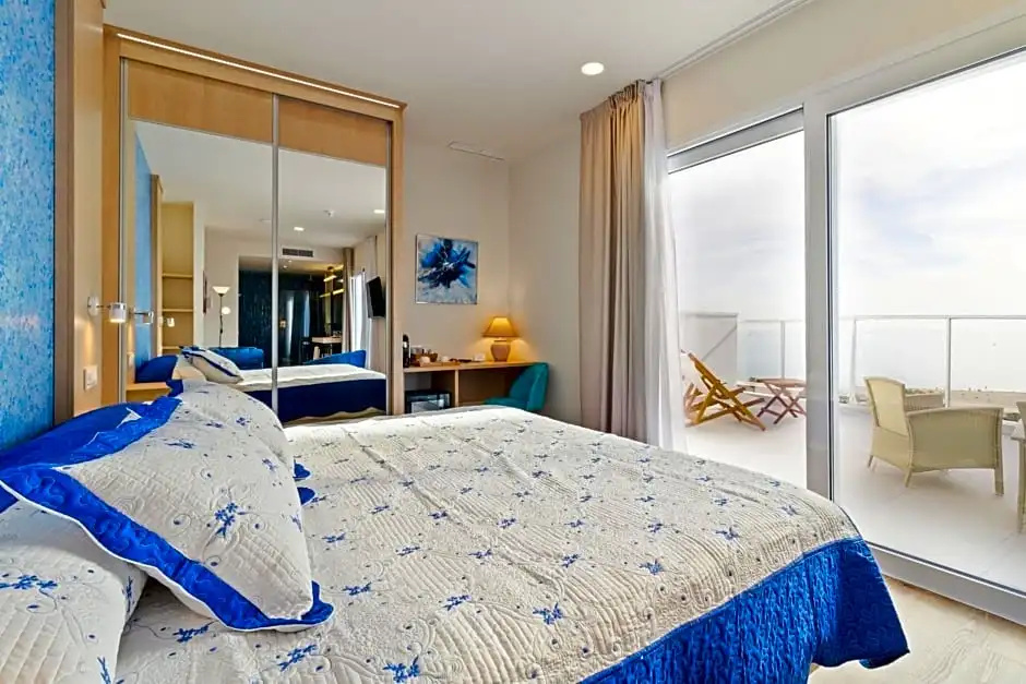 Deluxe room with sea view