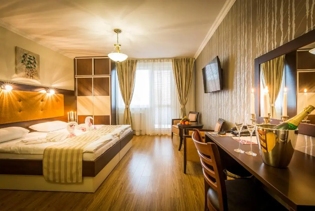 Deluxe Double room (full double bed)