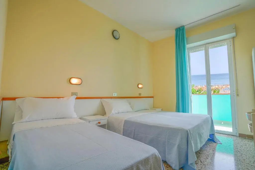 Standard Quadruple room with sea view