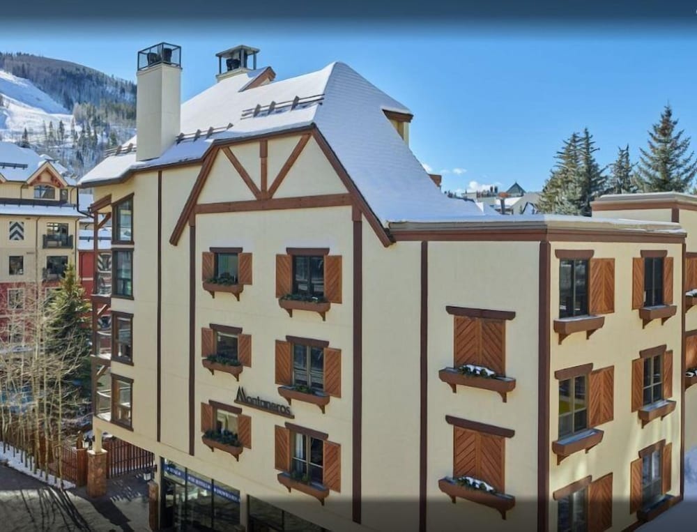 1 Bedroom Boutique Resort Condo With Hot Tub Access and Within Walking Distance to the Eagle Bahn Gondola
