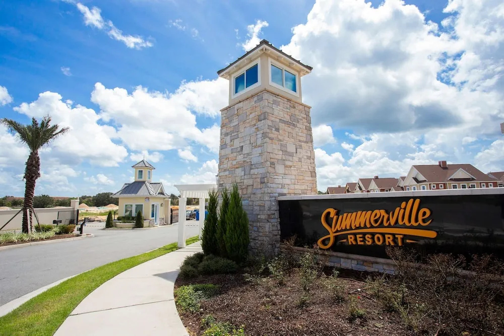 Gorgeous 4 Bedroom Family Friendly Close to Disney 7573