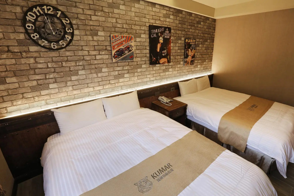 Monster Village Hotel - Chambres